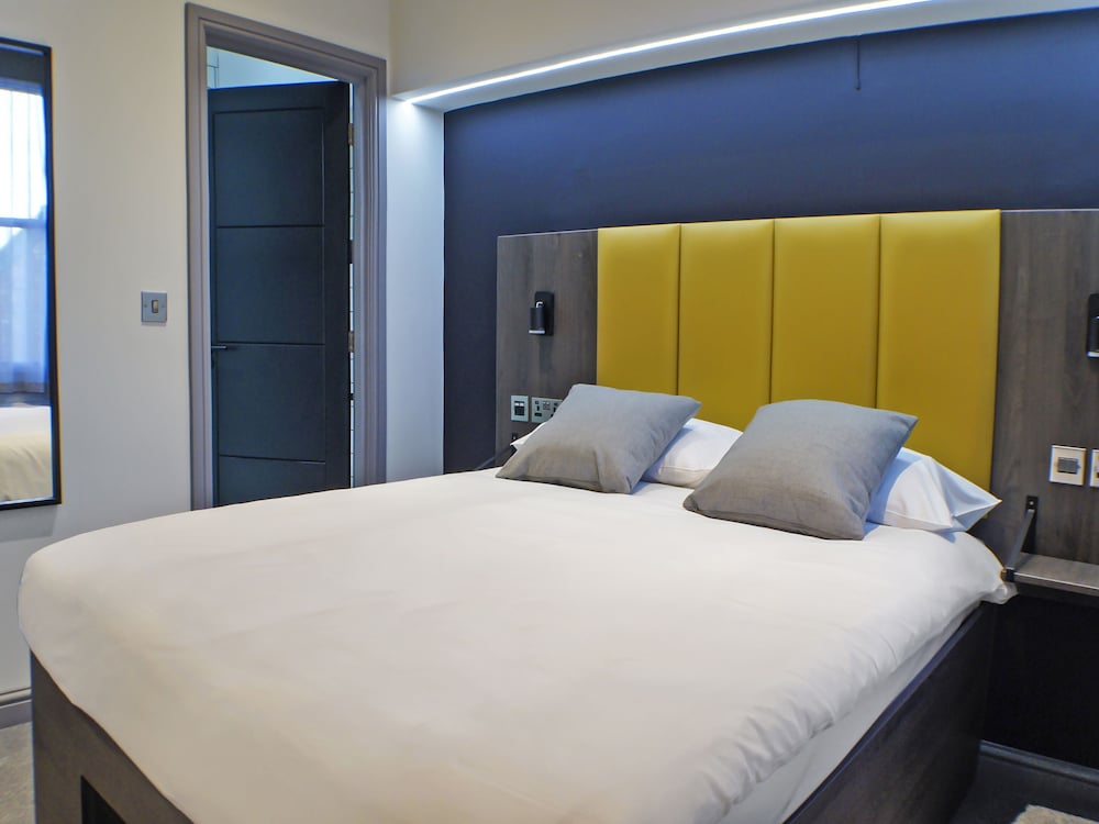 غرفة عائلية بسرير مزدوج وسرير فردي، OYO Tamworth Arms Boutique Pub and Hotel 2/6