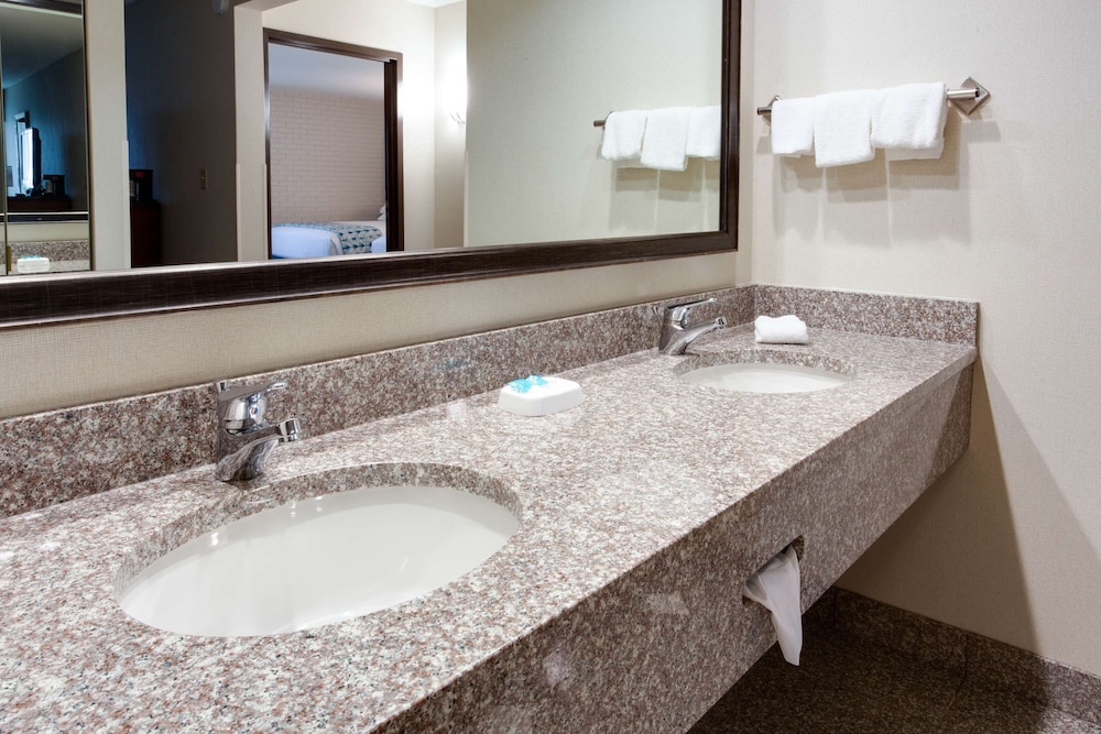 Drury Inn and Suites Nashville Airport 44/45