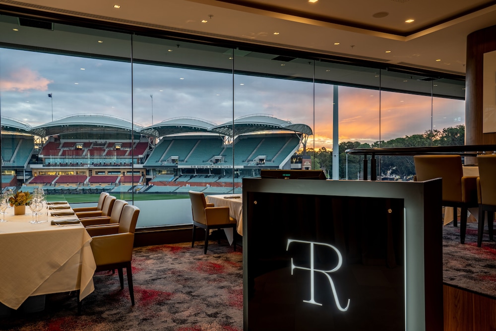 Oval Hotel Adelaide 34/50