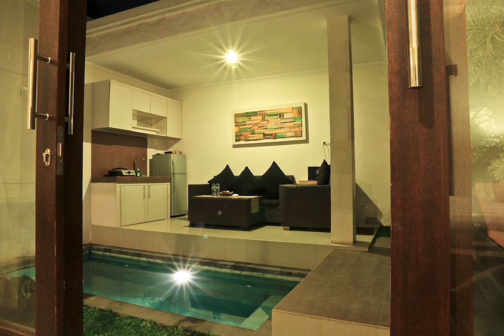 Karana Villa Bali 7/64