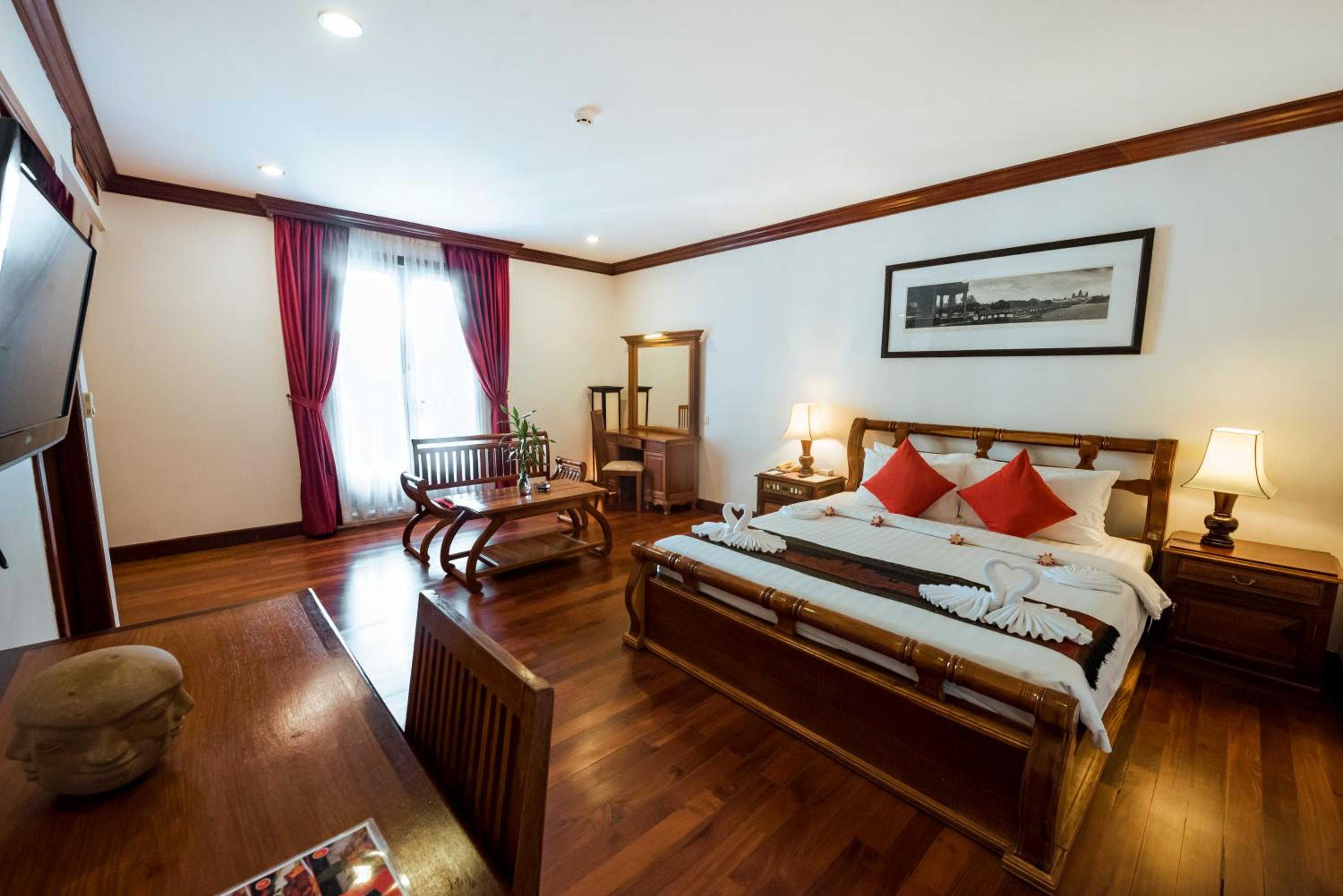 Executive, Suite, Royal Crown Hotel & Spa 3/10