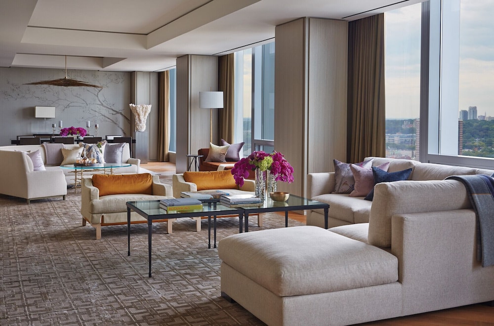 Four Seasons Hotel Toronto 40/44