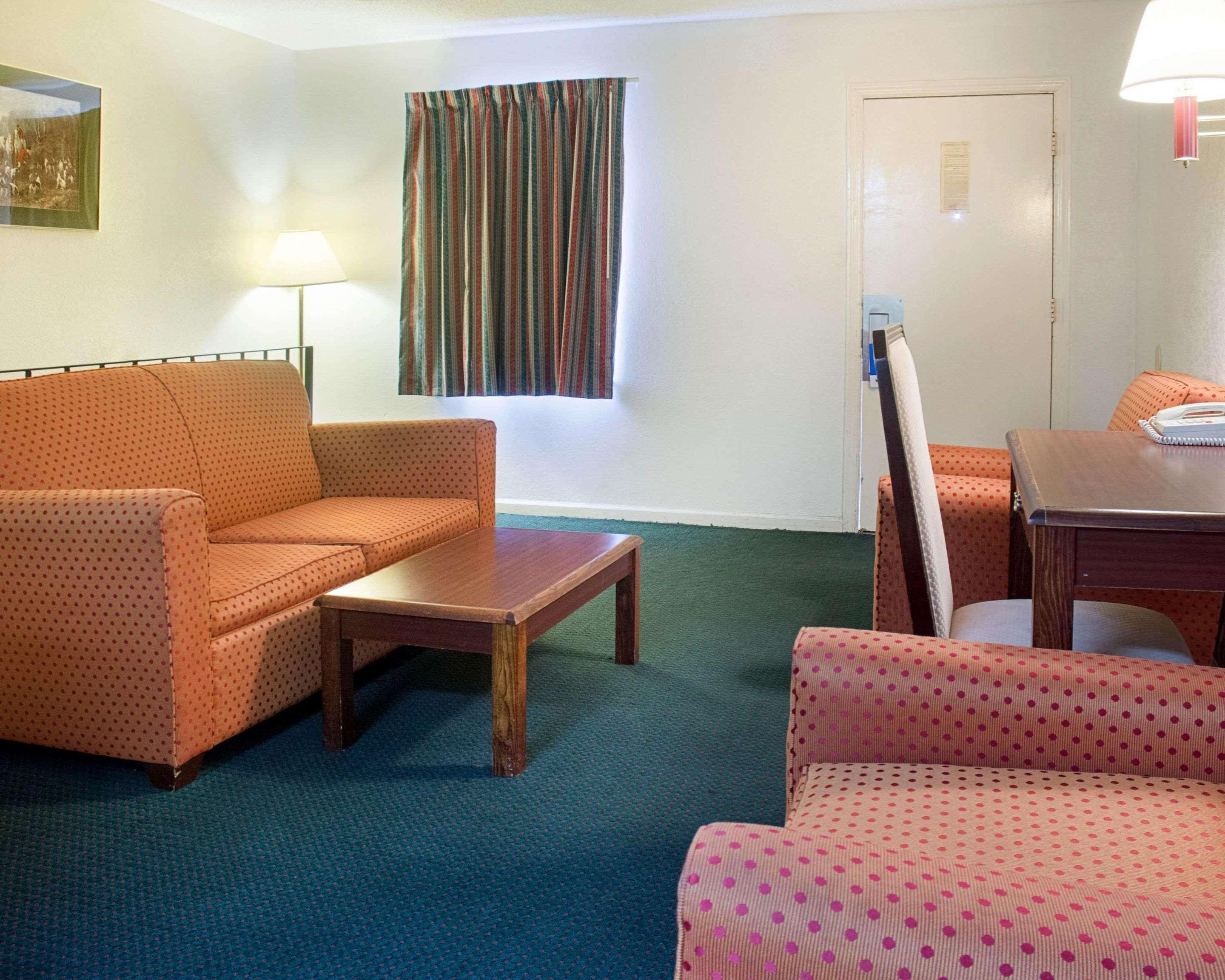 Rodeway Inn &amp; Suites Williamsburg 18/26