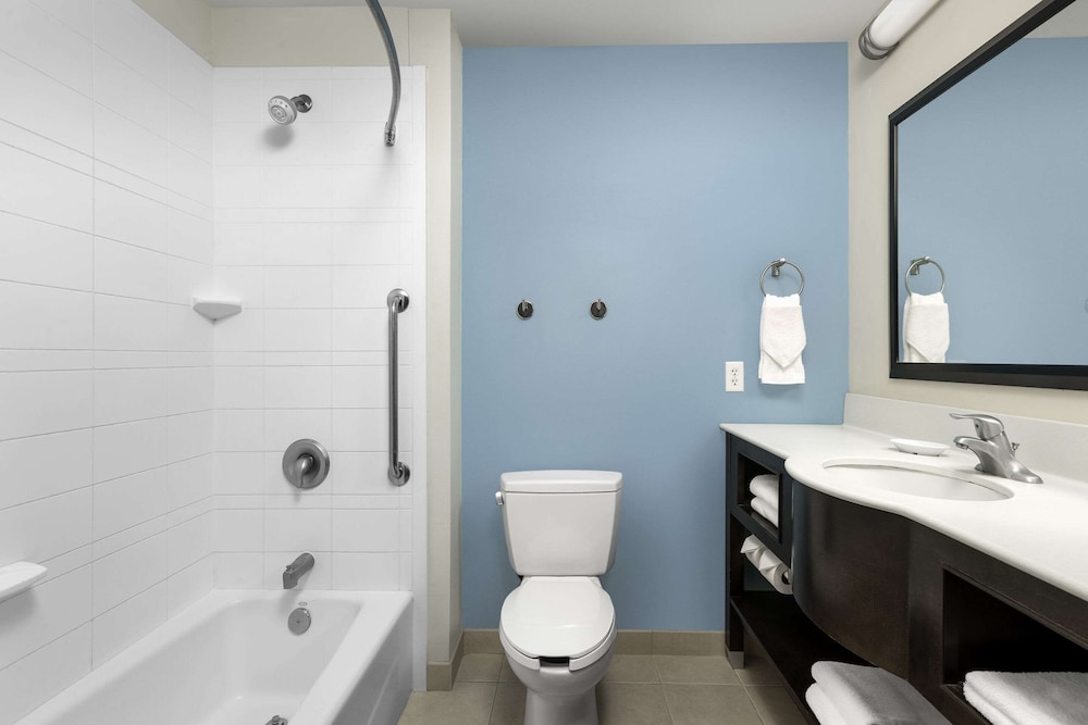 Comfort Suites Lake City 48/50