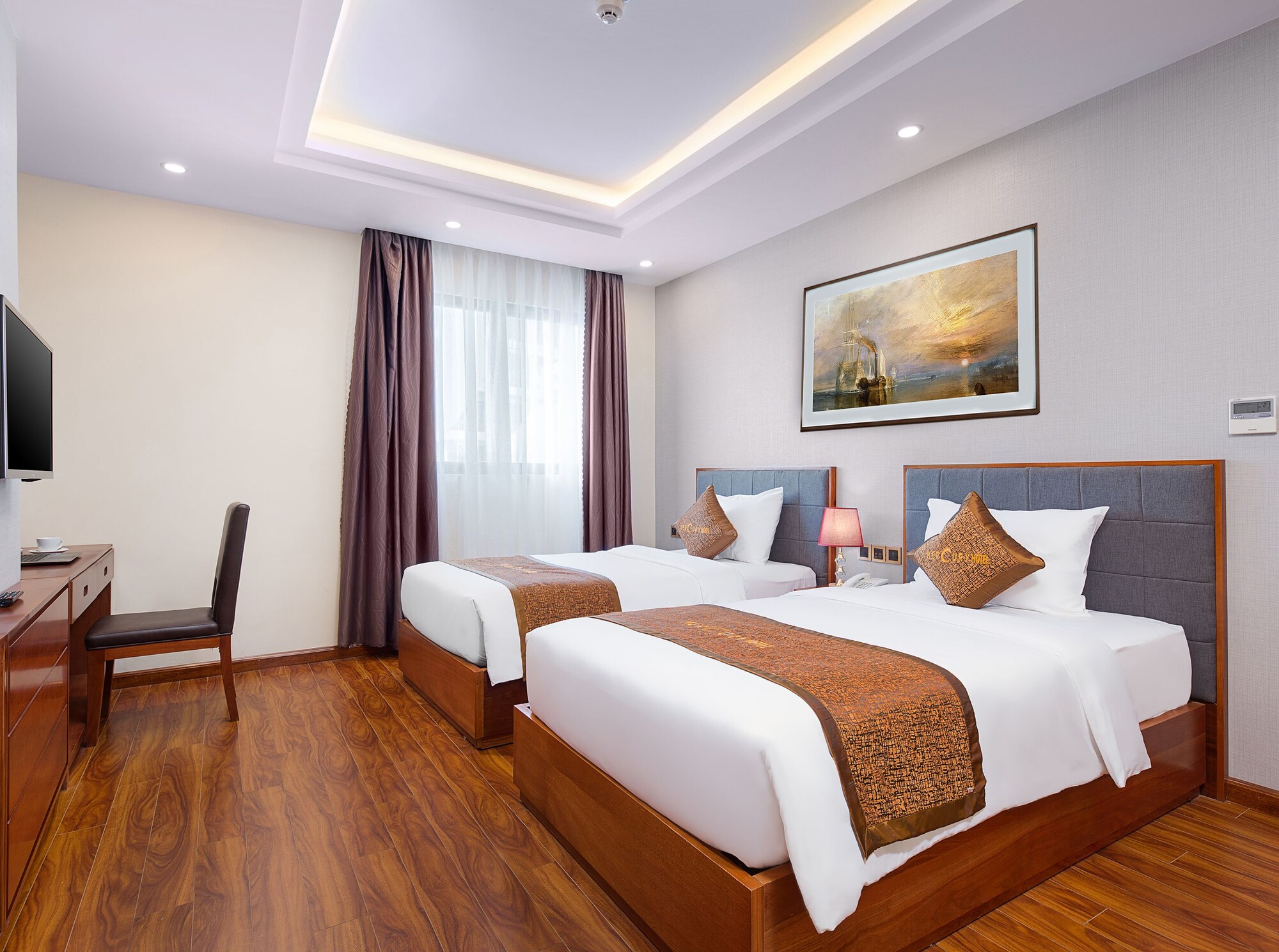 SUITE, TWIN BEDS