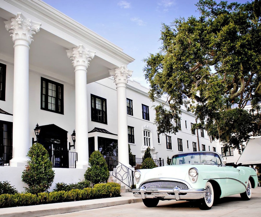 The White House Hotel 4/50