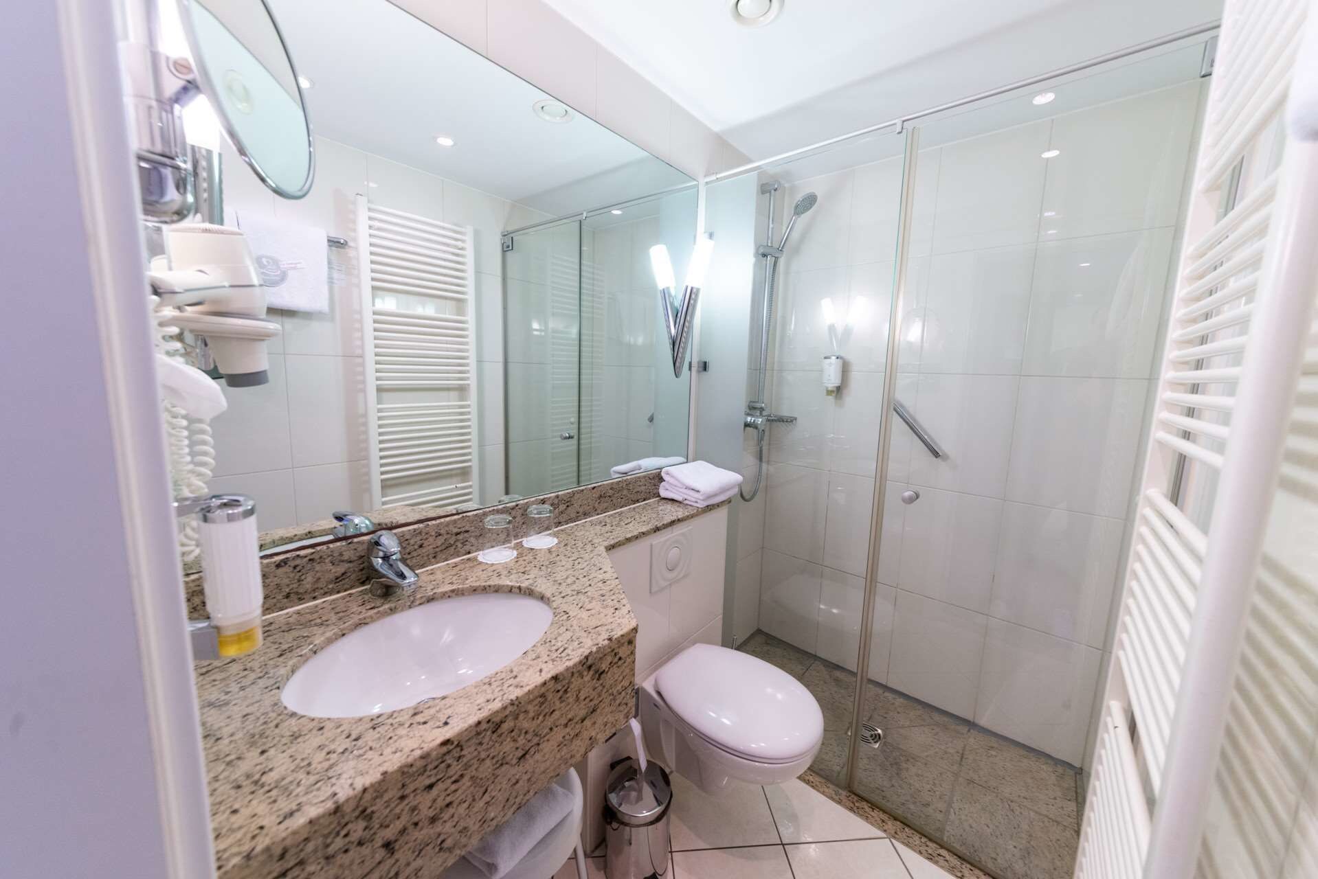 غرفة قياسية بسرير كوين، Hotel Kaiserhof 9/10