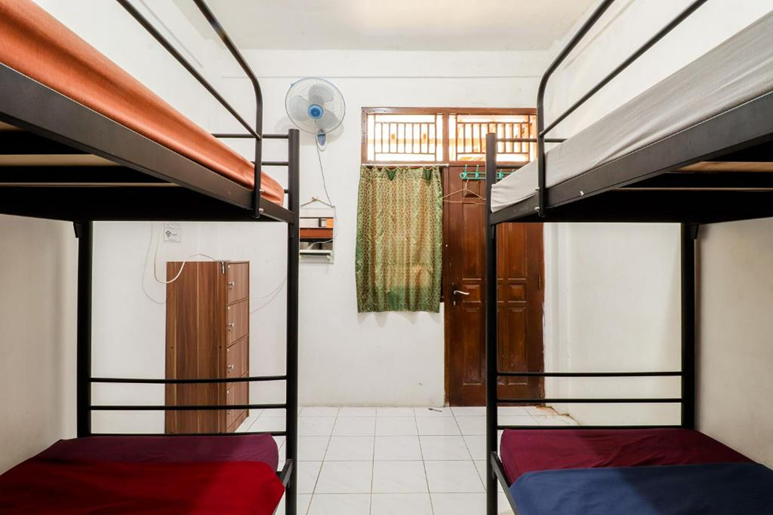 ROOM, 4 BUNK BEDS