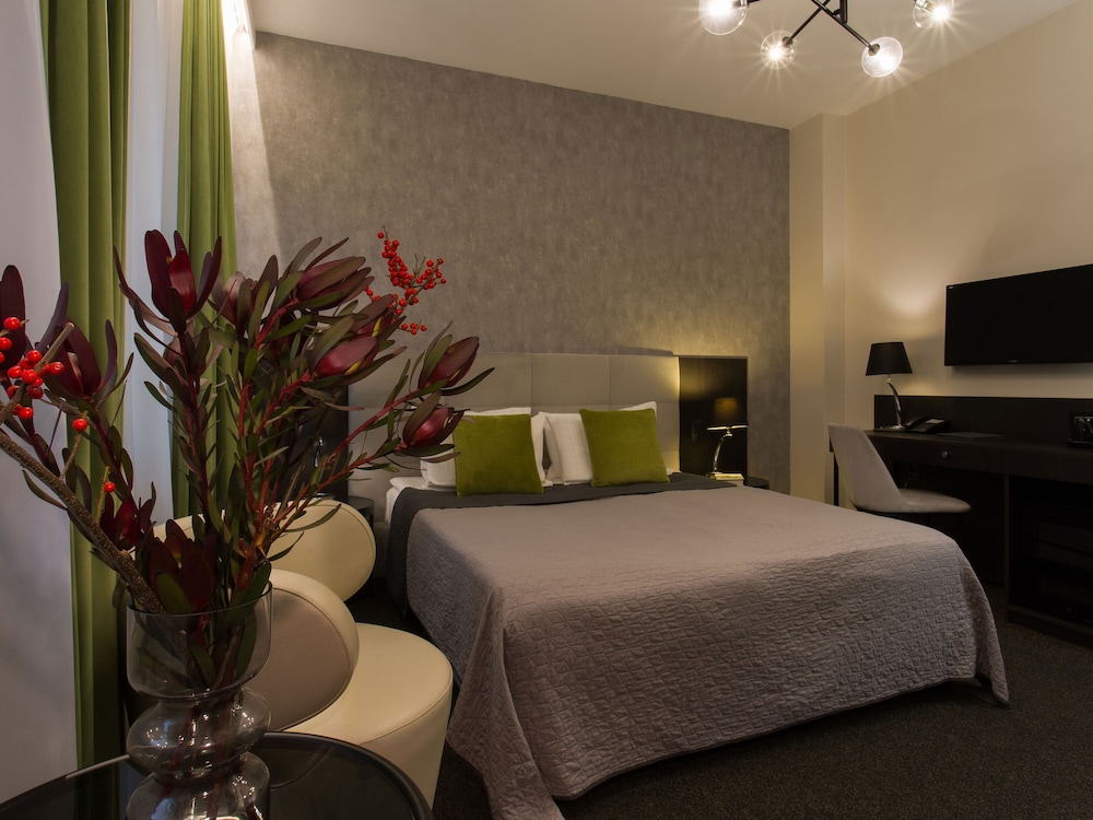 STANDARD, DOUBLE OR TWIN BED
