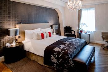 Charming, Multiple Beds