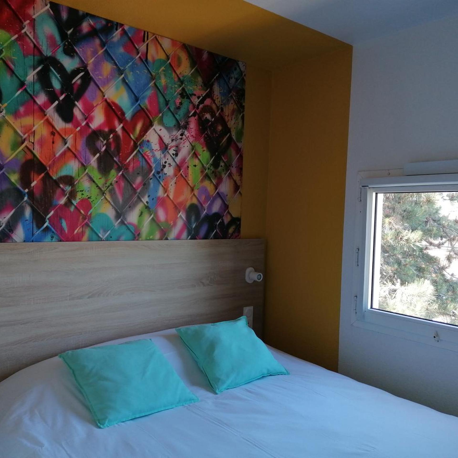 Room, Double Bed, Kyriad Direct Martigues 4/8
