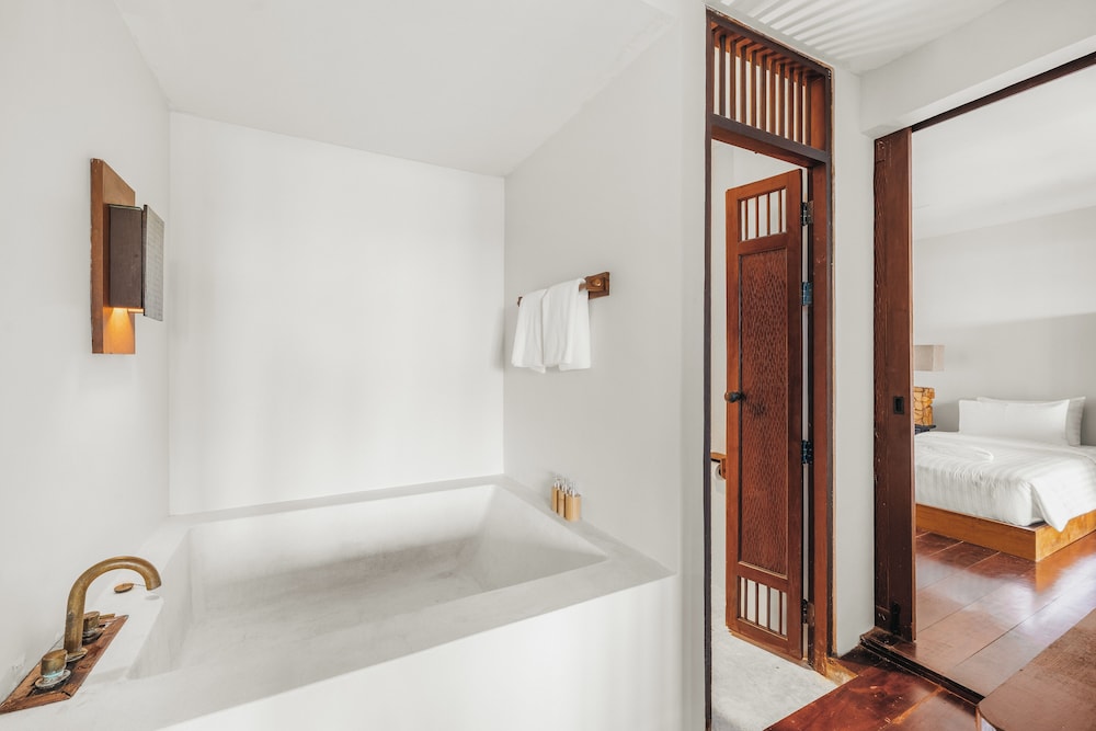 THE KALA SAMUI 50/50
