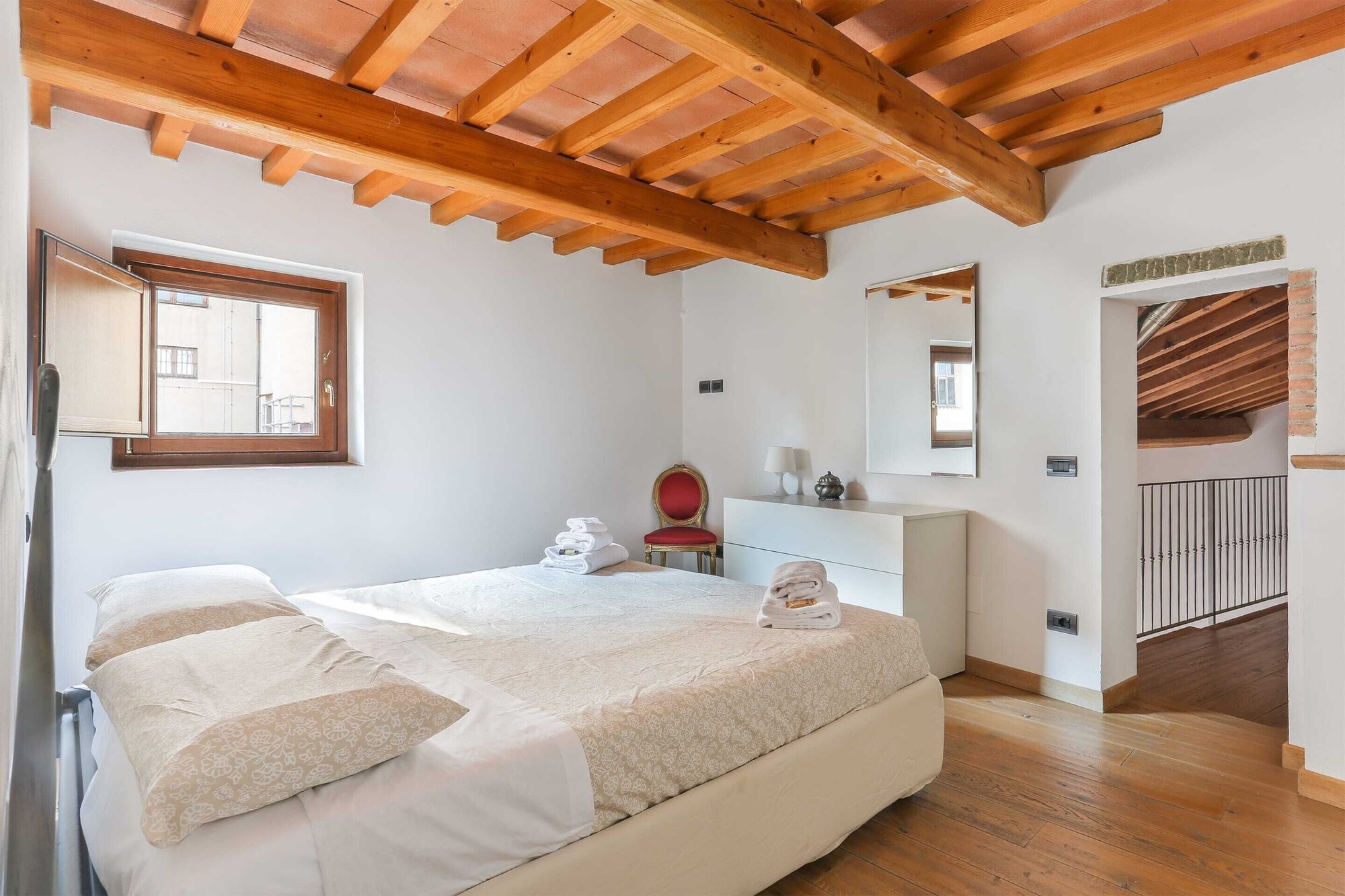 Basic, Apartment, 1 Double and 2 Queen Beds