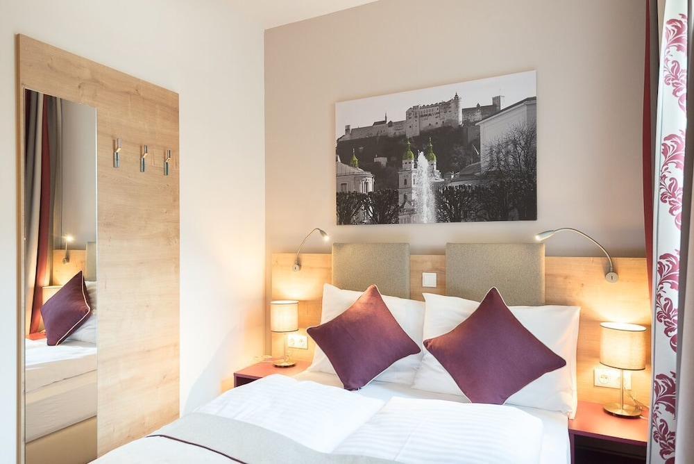 Hotel Max 70 17/50