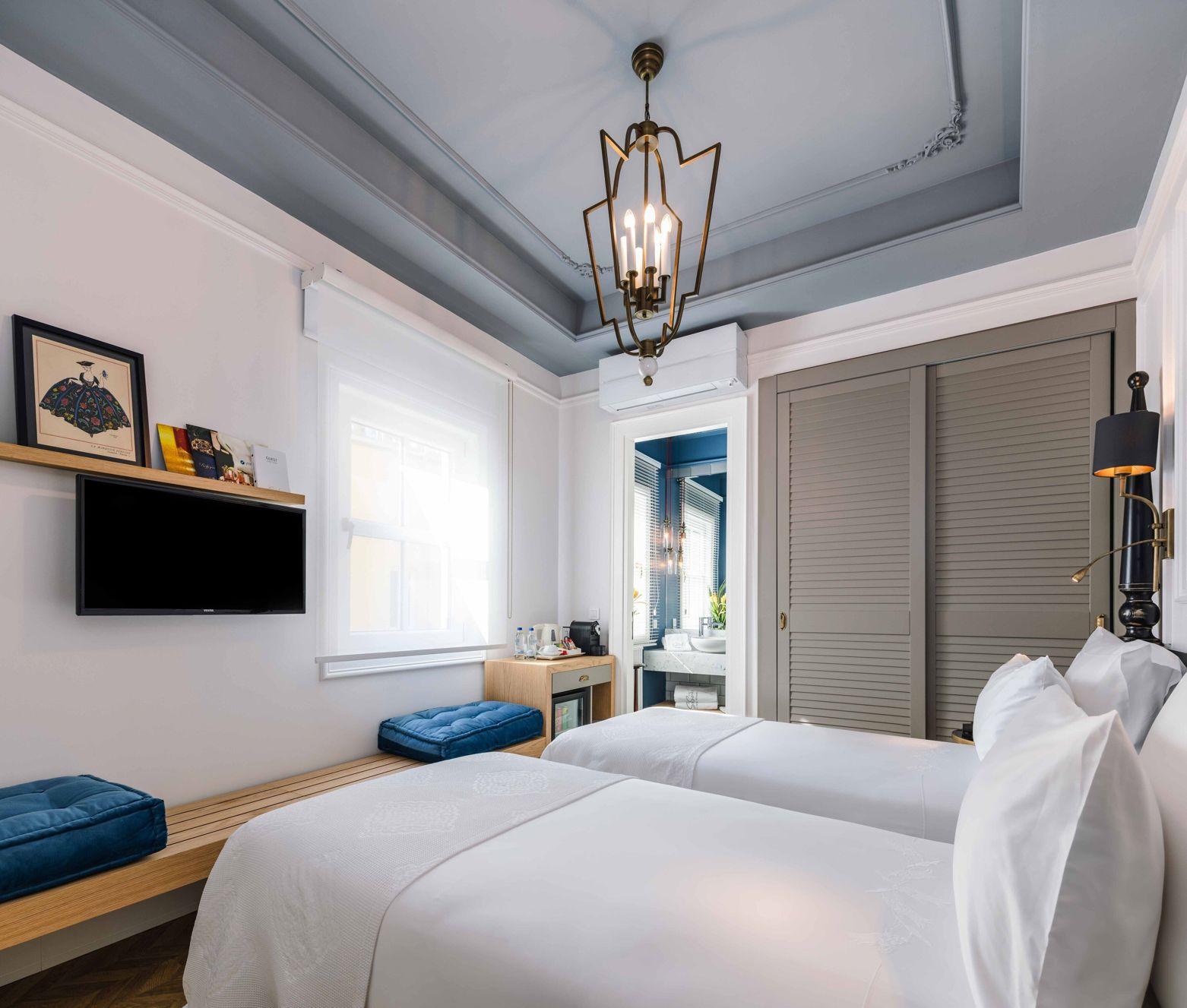 Petite, Double Bed