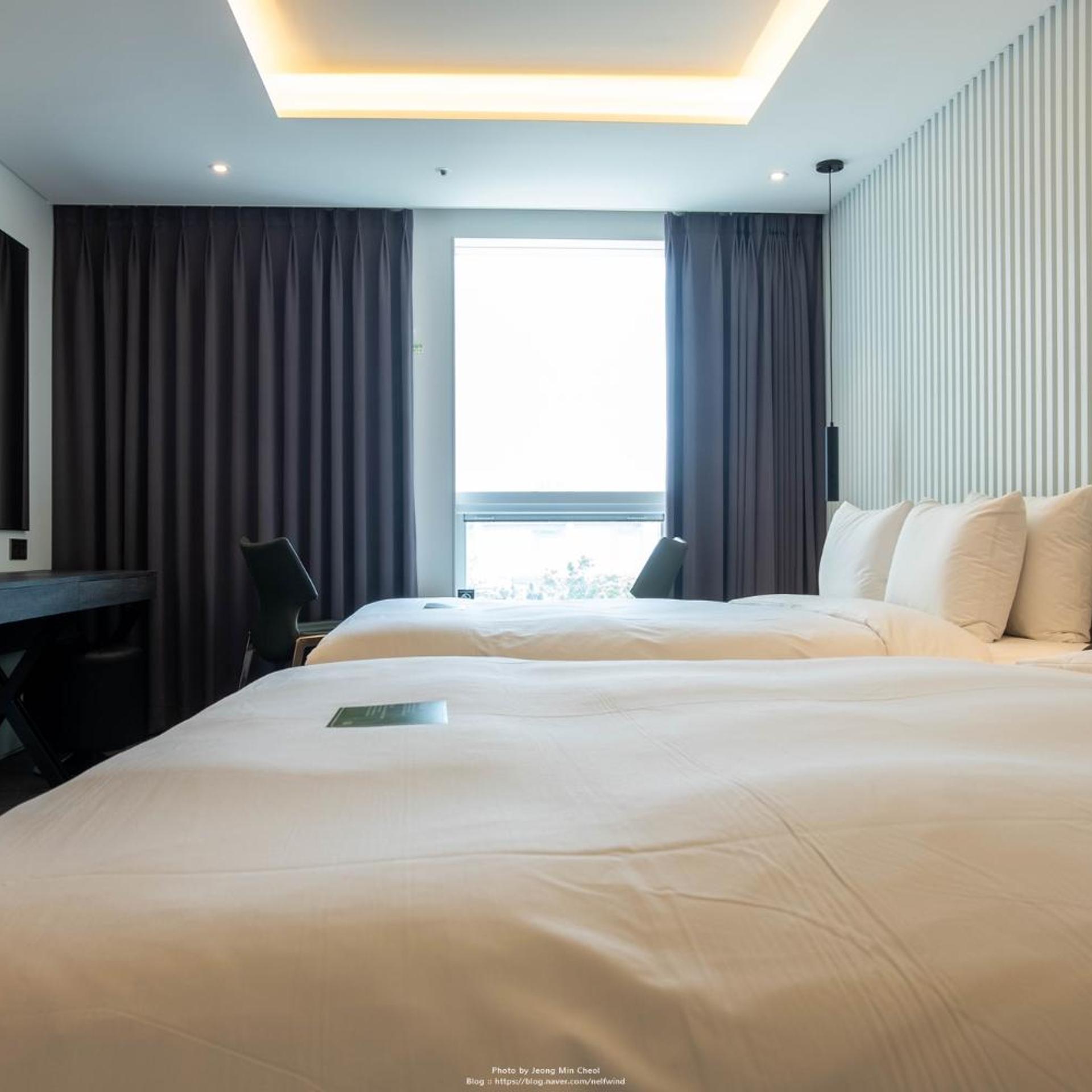 Royal, Suite, Corner