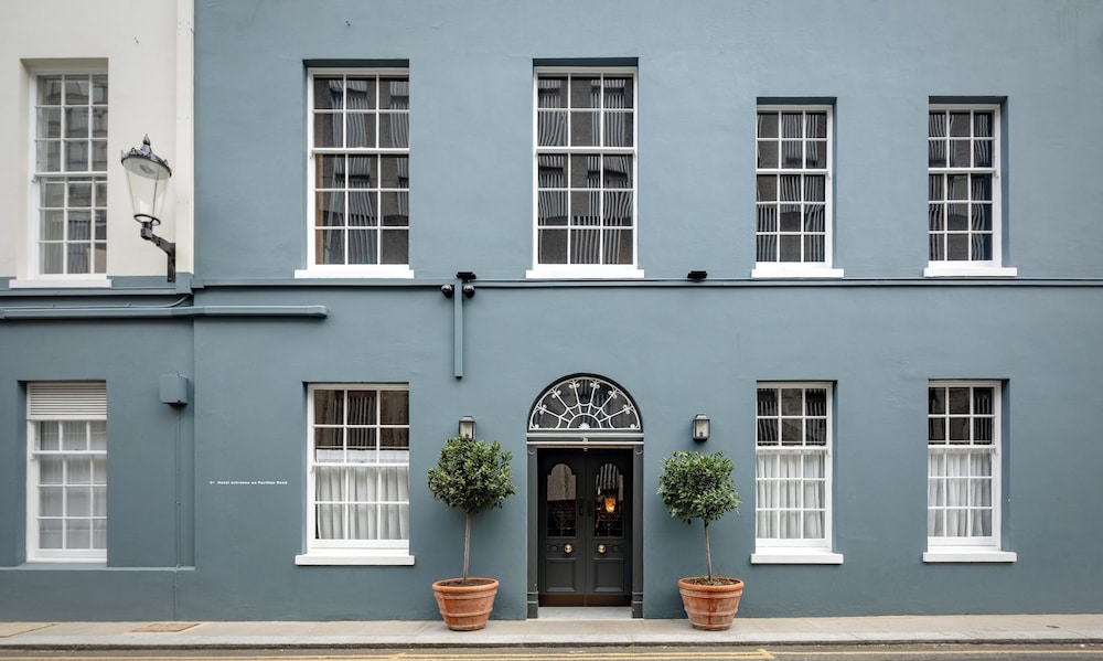 No 30 Knightsbridge 2/53