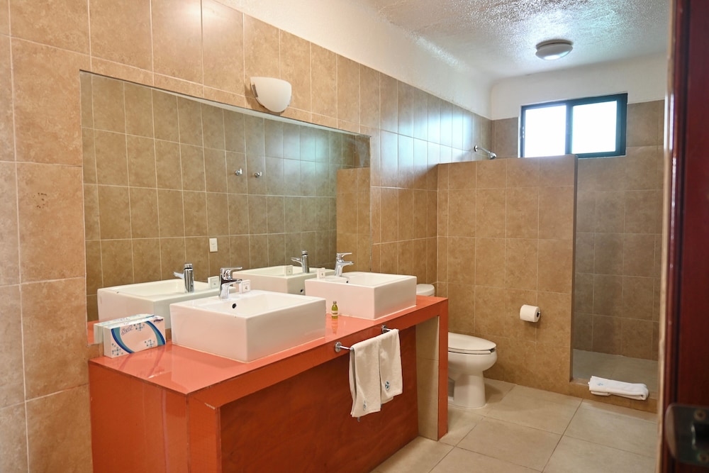 Pelicano Inn 66/67