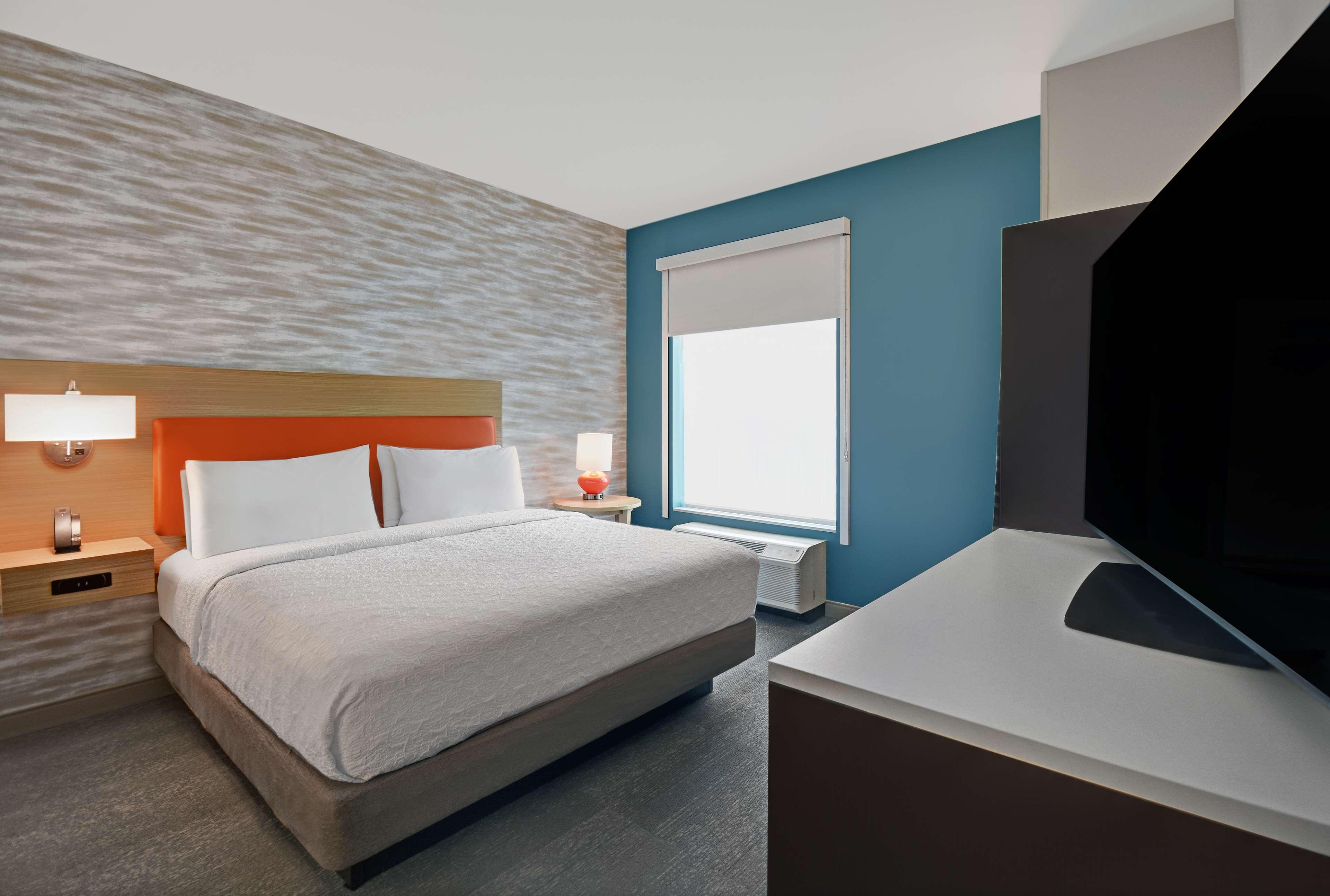 1 BEDROOM, SUITE, KING BED
