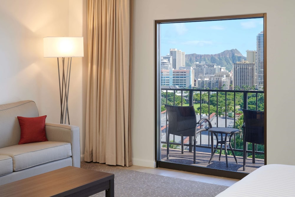 AQUA PALMS WAIKIKI 33/41