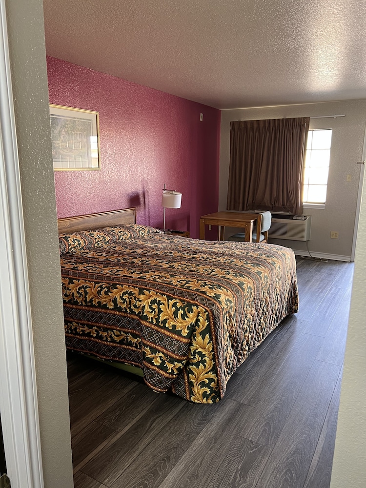 Country Inn Motel 8/45