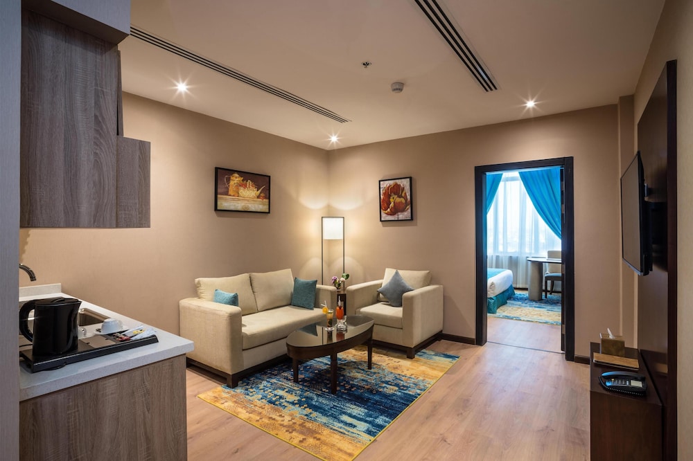 نافيتي ورويك الدمام(Naviti Warwick Dammam) 24/40