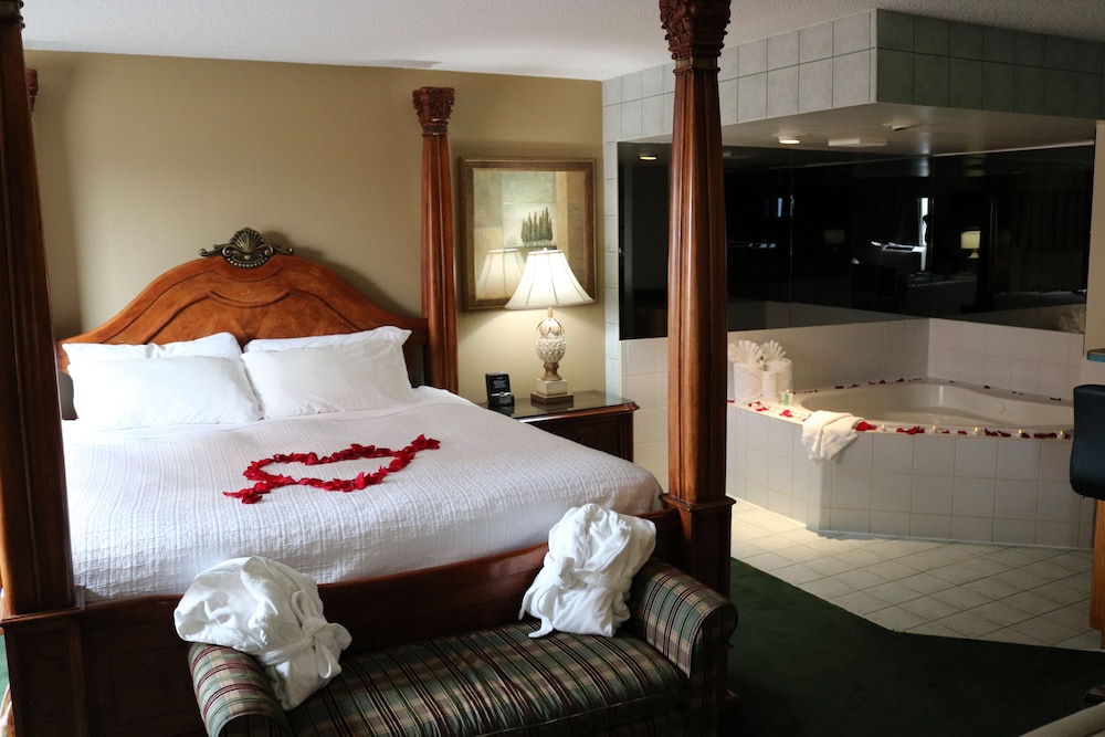 Nomad Hotel And Suites 33/67