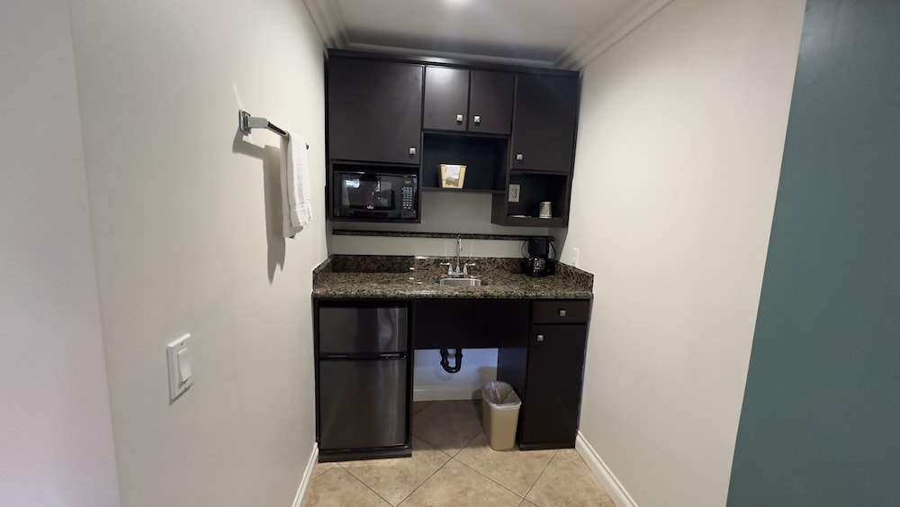 Garden Inn Suites 12/55