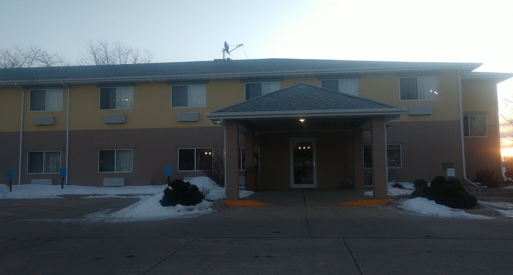 Econo Lodge Luverne I-90 1/27