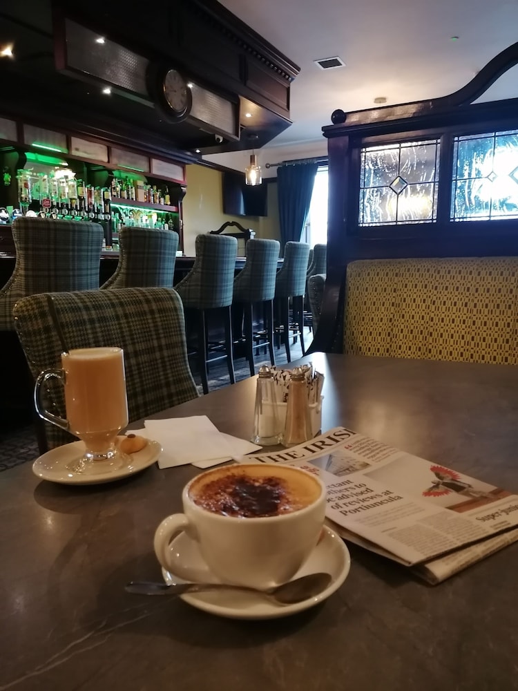 CAHIR HOUSE HOTEL 45/54