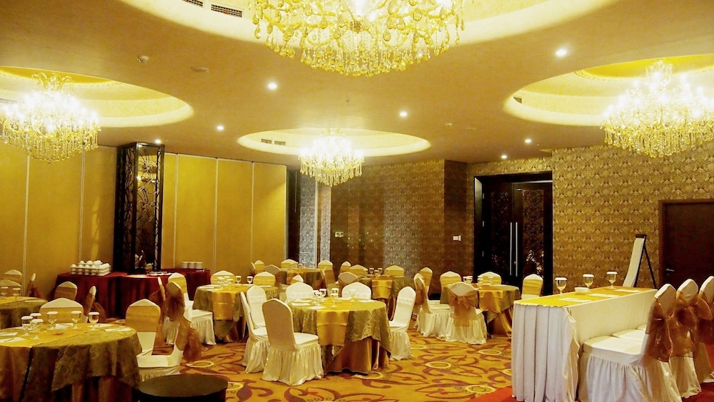 Sapphire Sky Hotel & Conference 14/20