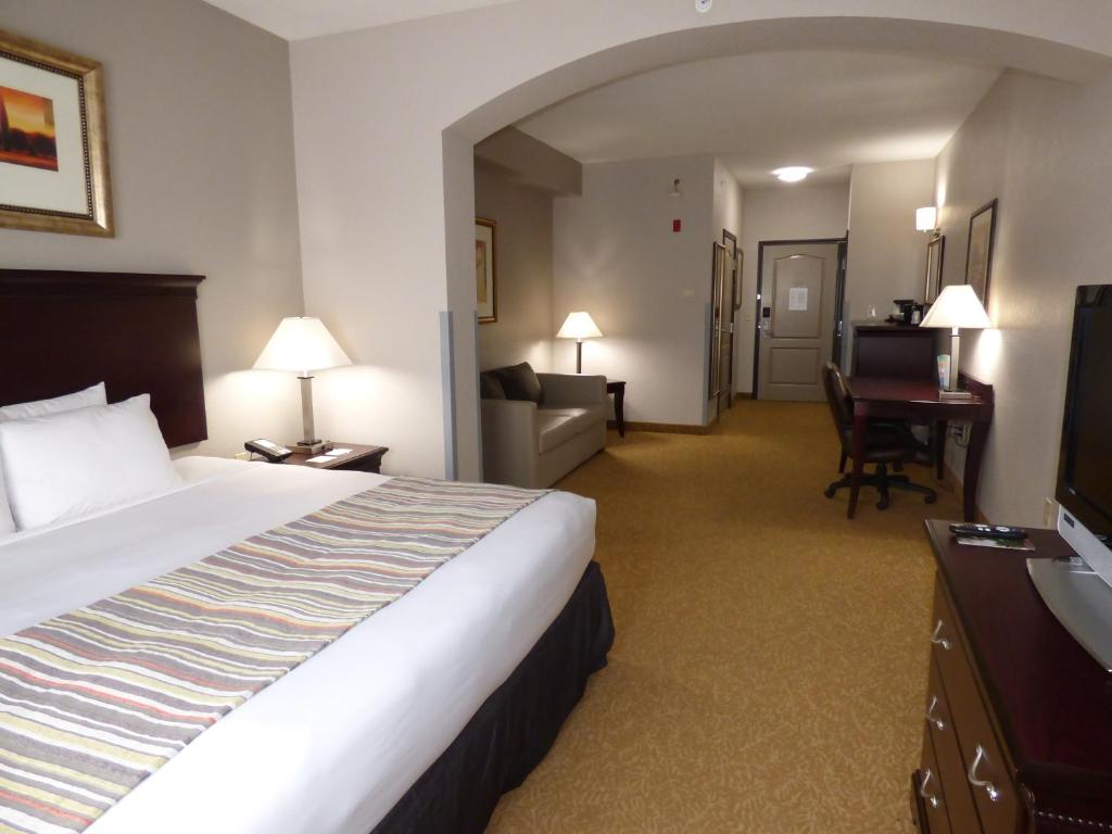 EFFICIENCY, KING BED