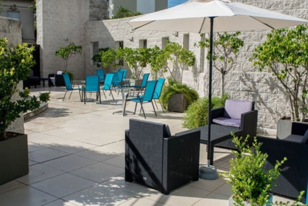 Maran Suites And Towers 50/52