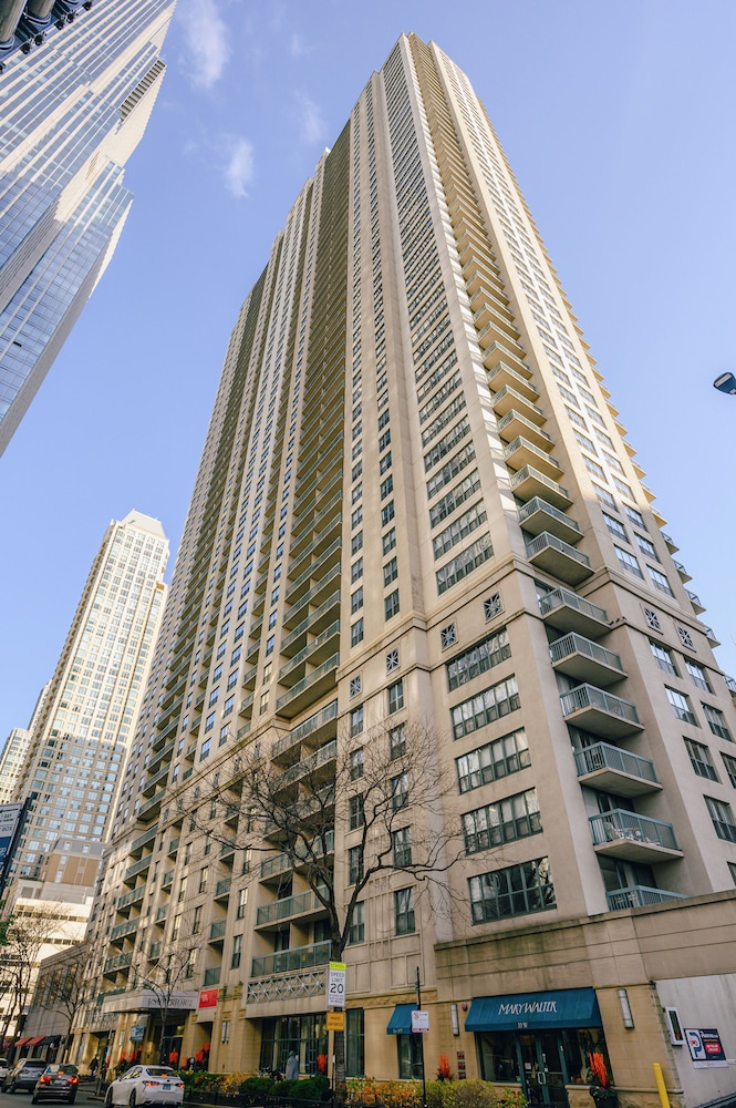 Kasa Chicago River North Apartments 3/50