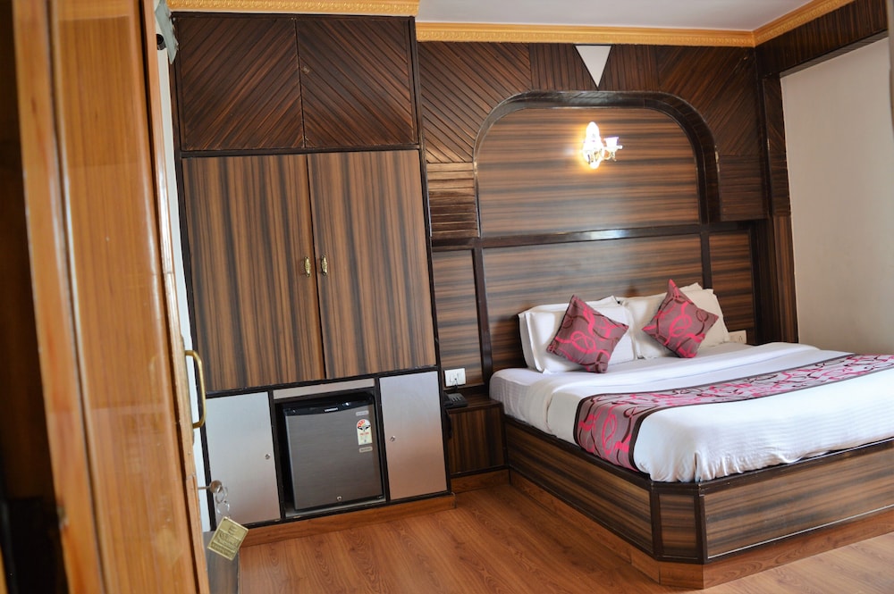 Hotel Sidharath 13/33