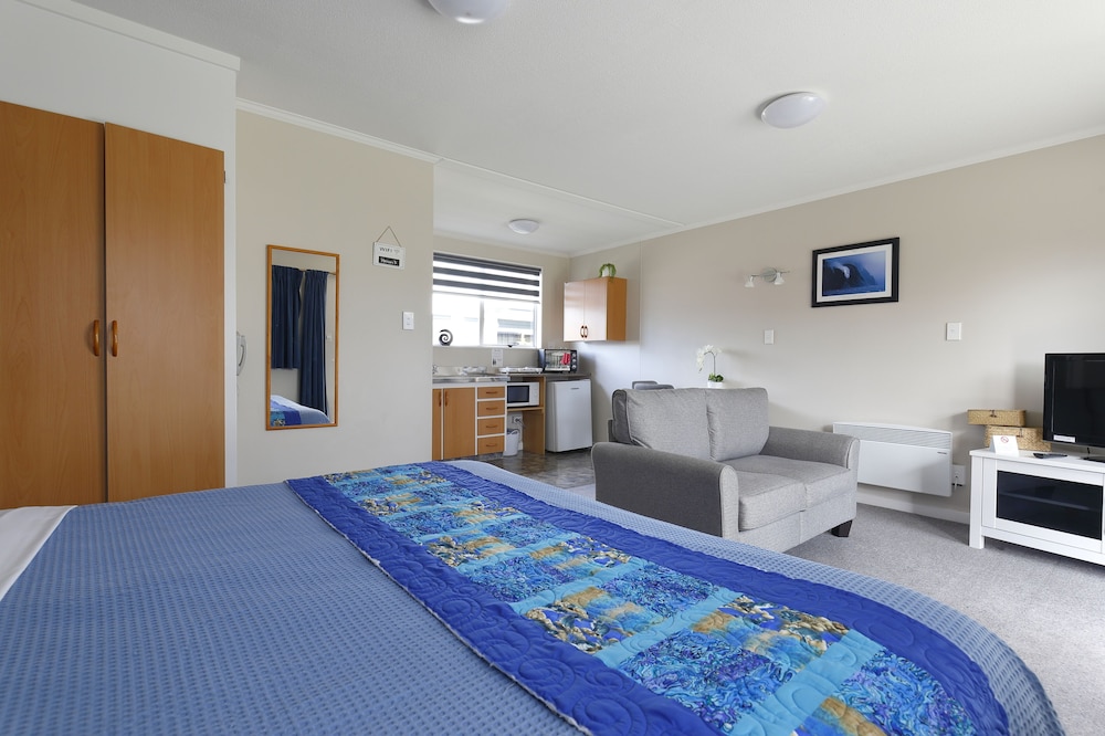 Studio, King Bed