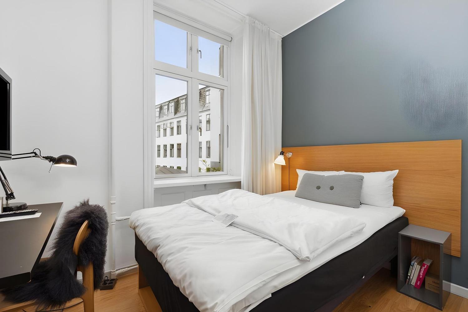 Room, Single Bed, Small