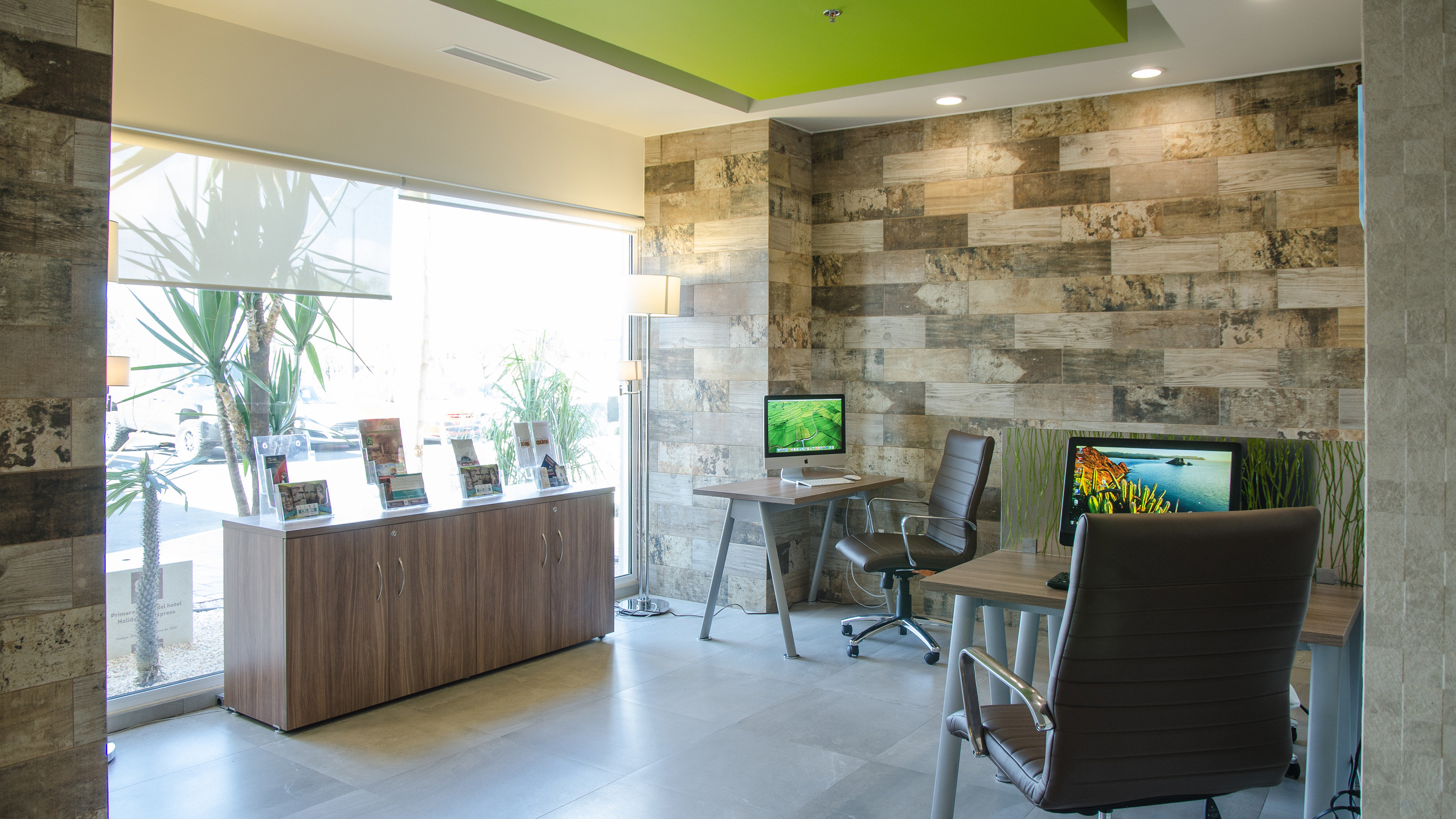 Holiday Inn Express and Suites Celaya 5/50