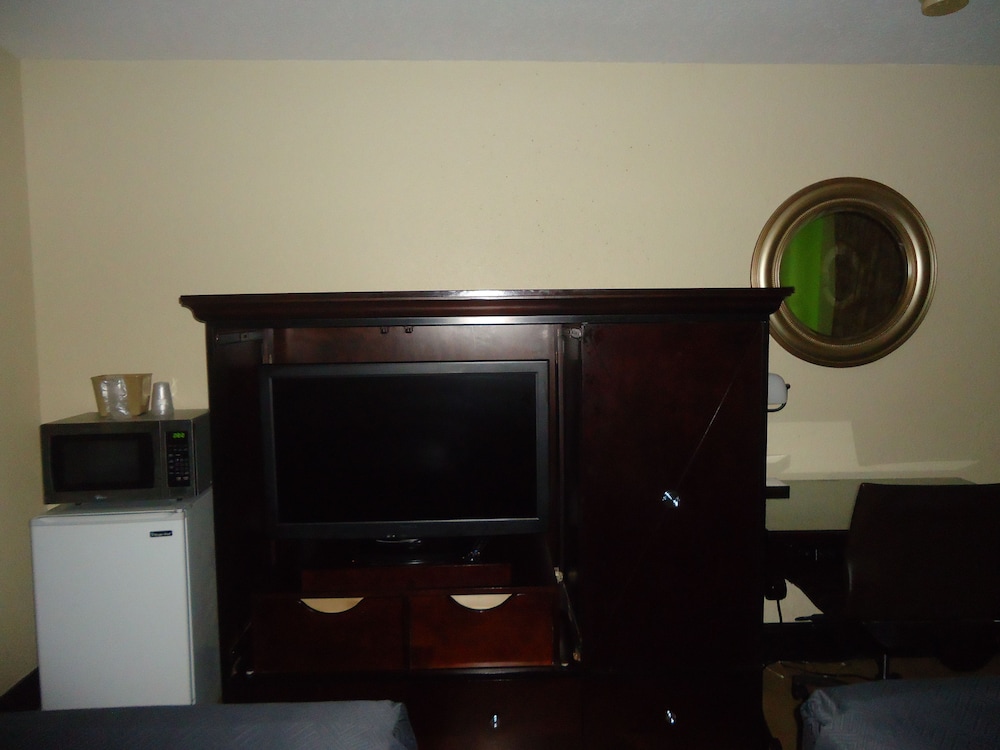 Econo Lodge 24/37