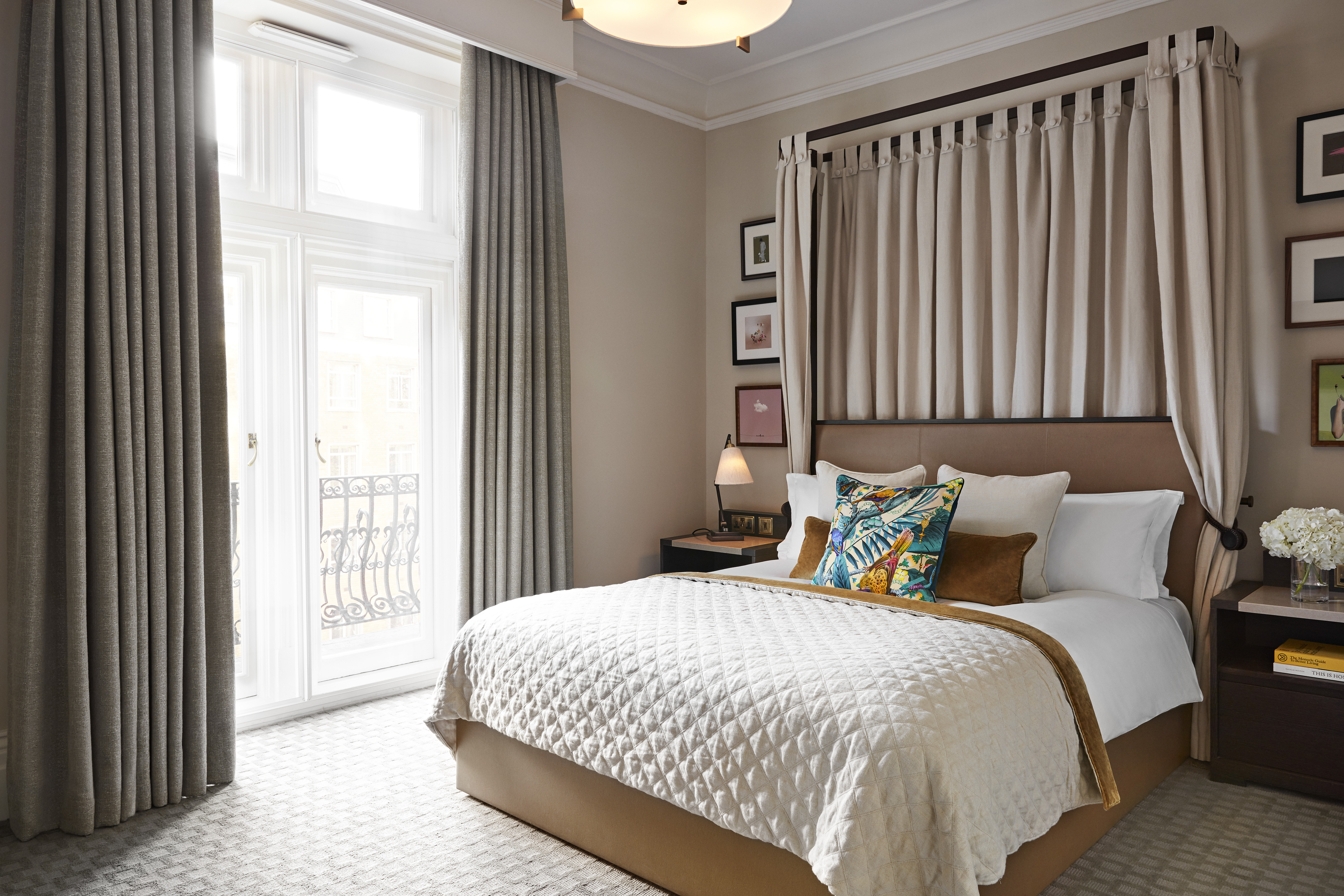 ROOM, QUEEN BED, HIGH FLOOR