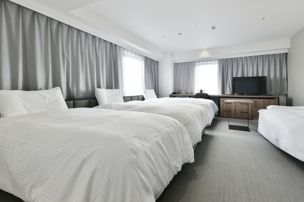 DELUXE, TWIN BEDS, TWO EXTRA BEDS