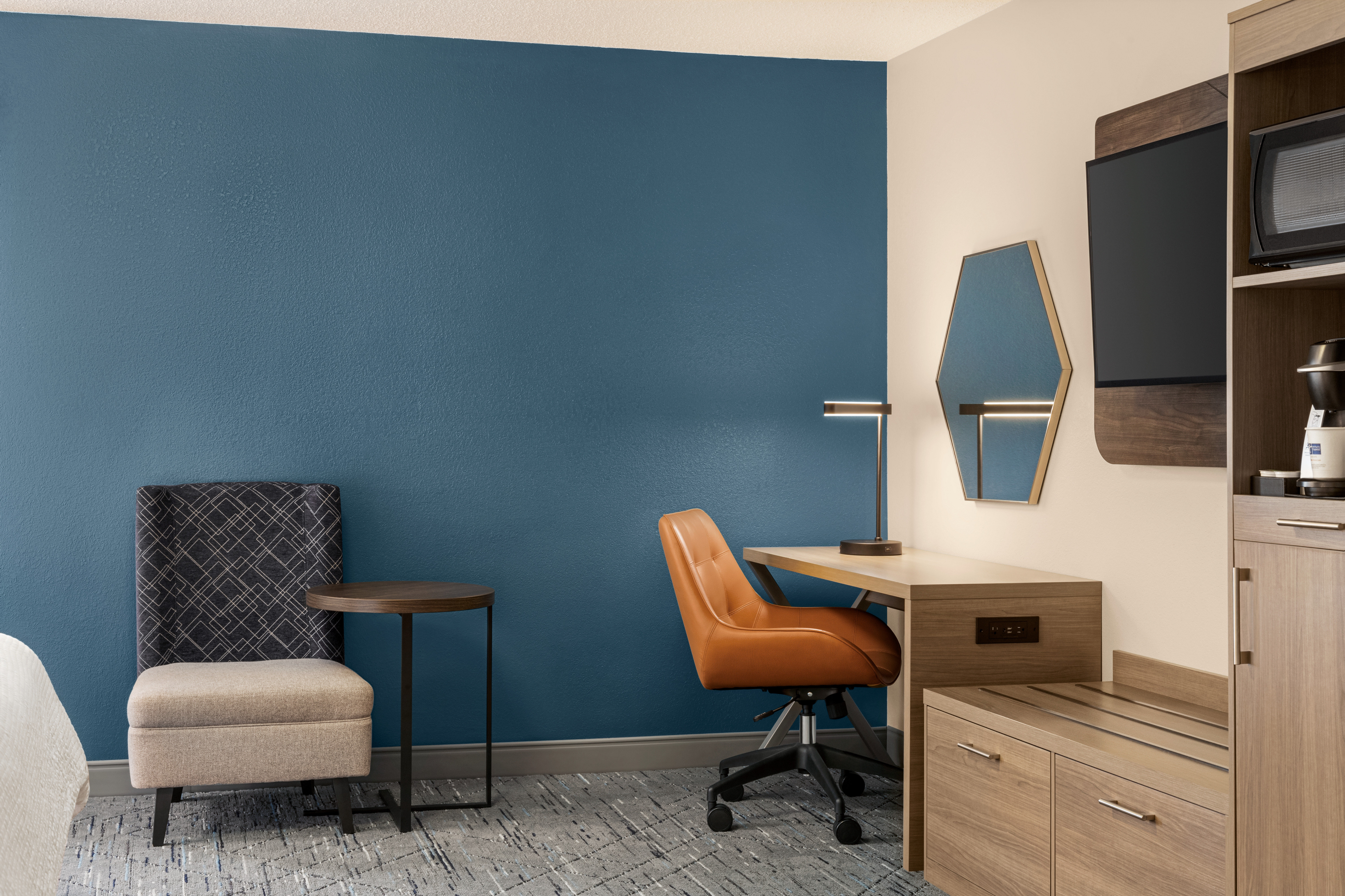 HOLIDAY INN EXPRESS BOWLING GREEN 58/72