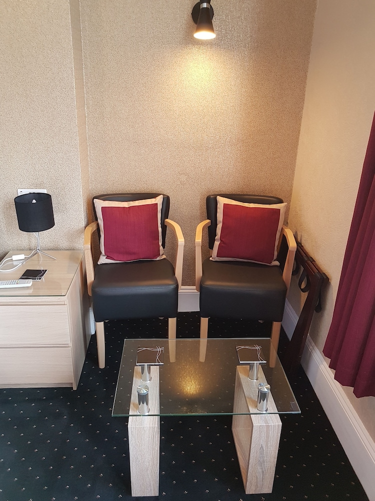Grosvenor House 33/66