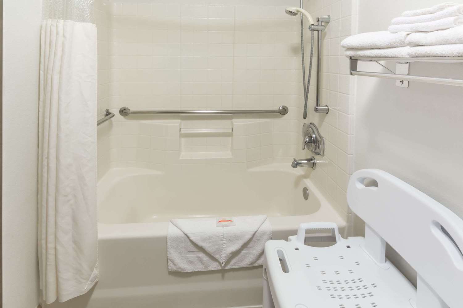 Travelodge Suites By Wyndham Newberg 57/60