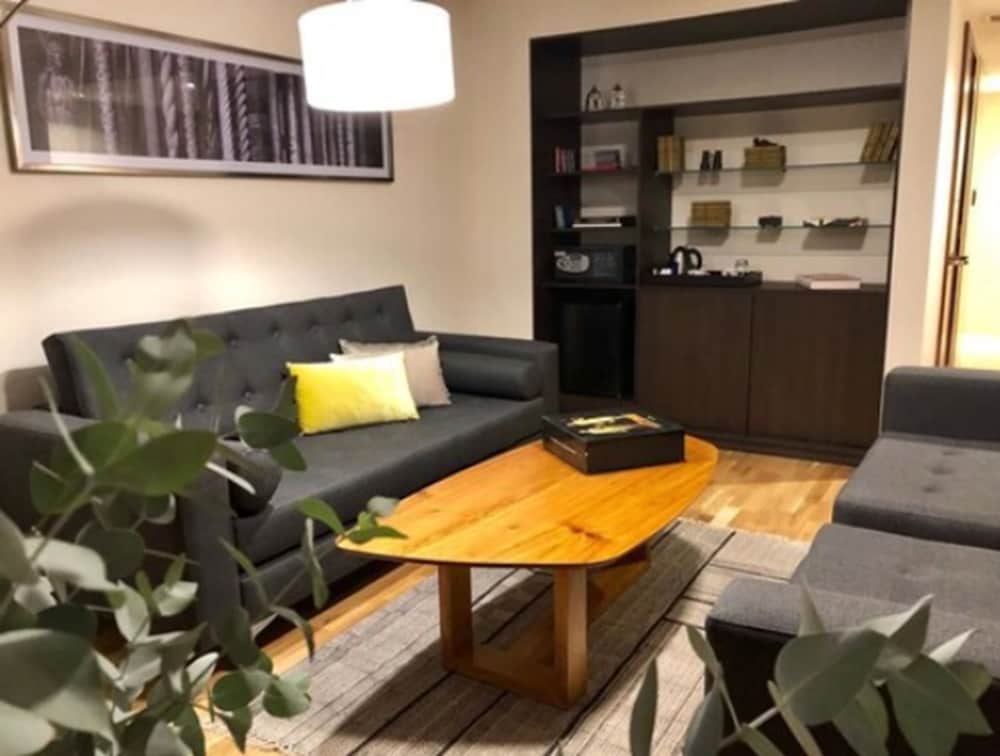 Caseros 248 Hotel 30/42