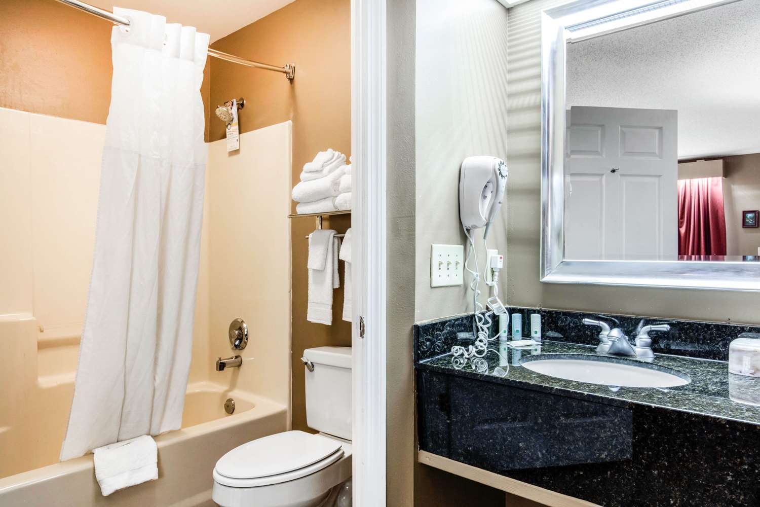 Quality Inn Bessemer I-20 exit 108 33/34