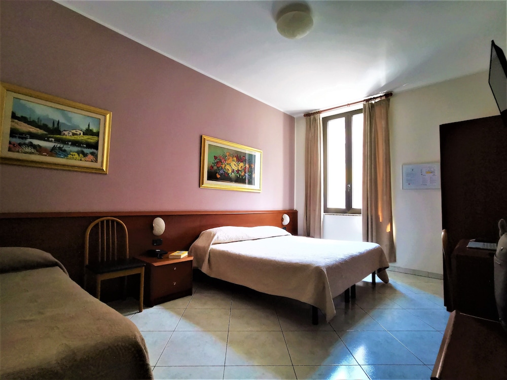 ROOM, TRIPLE