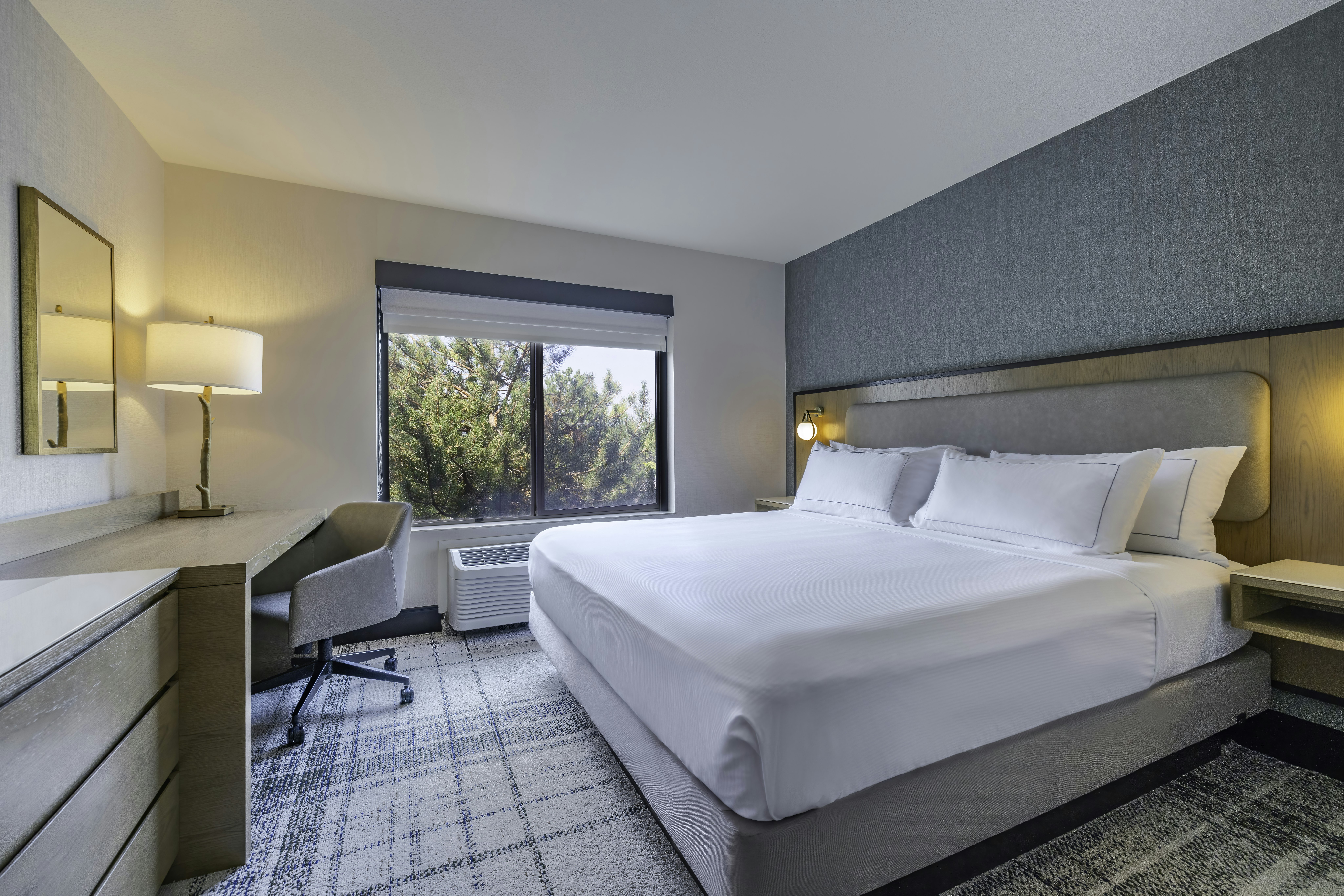 ROOM, KING BED