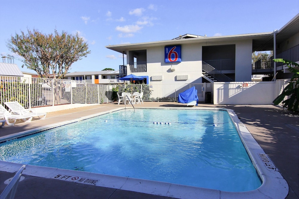 Motel6 Austin, TX - Airport - South photo3