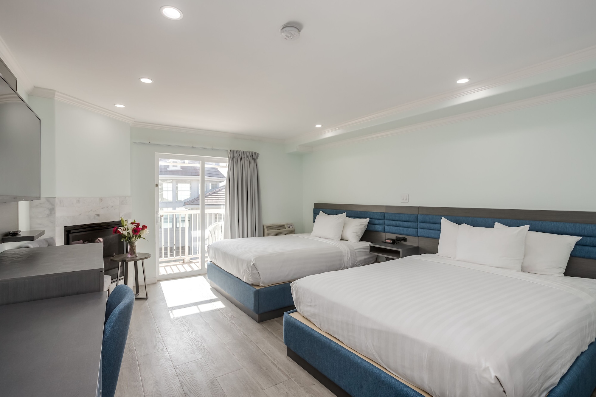 Room, 2 Queen Beds, Street View, Balcony